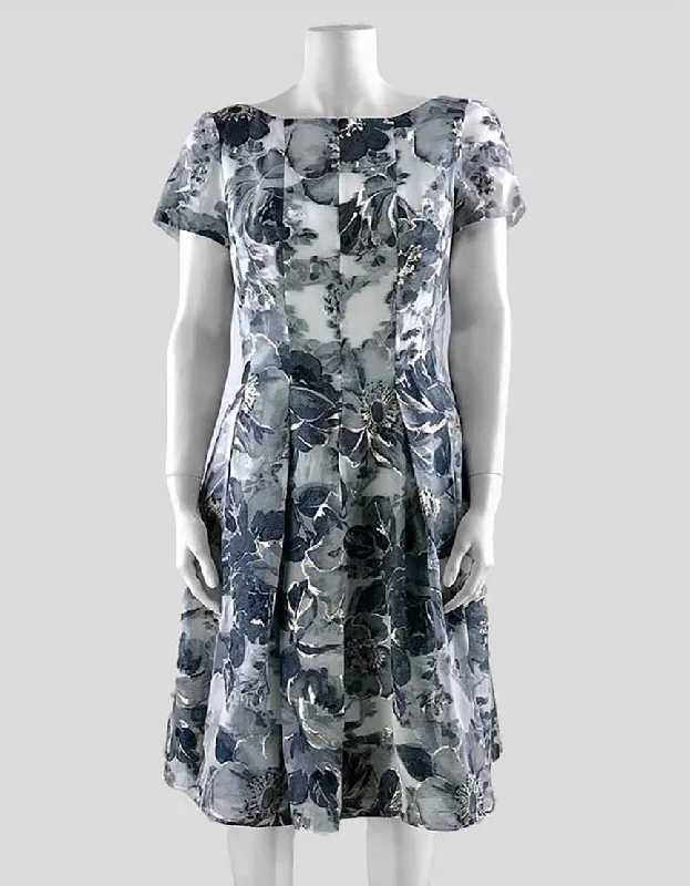 St John Knee Length Cocktail Dress In A Grey Silver And White Floral Pattern Size 4 US Tunics Fall fleece St John Knee Length Cocktail Dress In A Grey Silver And White Floral Pattern Size 4 US Tunics Fall fleece