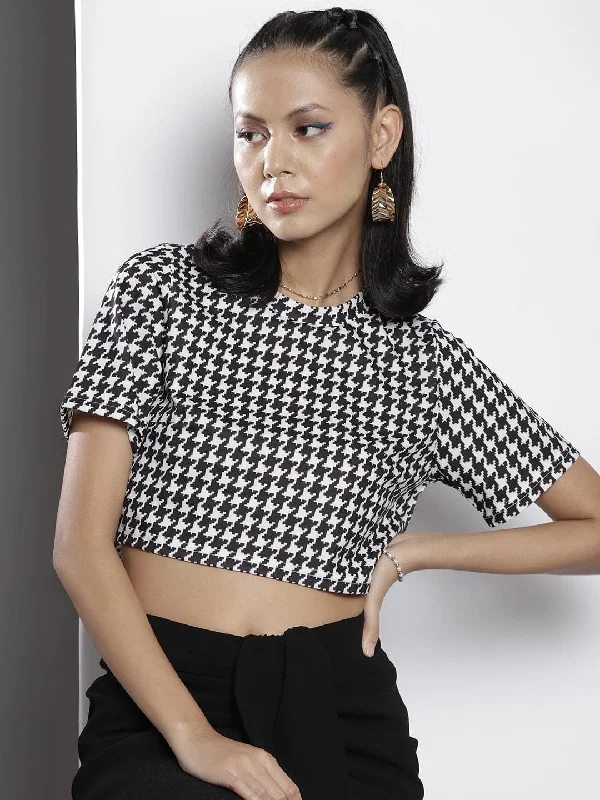 Women Black White Geometric Knit Crop Top Front Pockets Side Pockets Patch Pockets