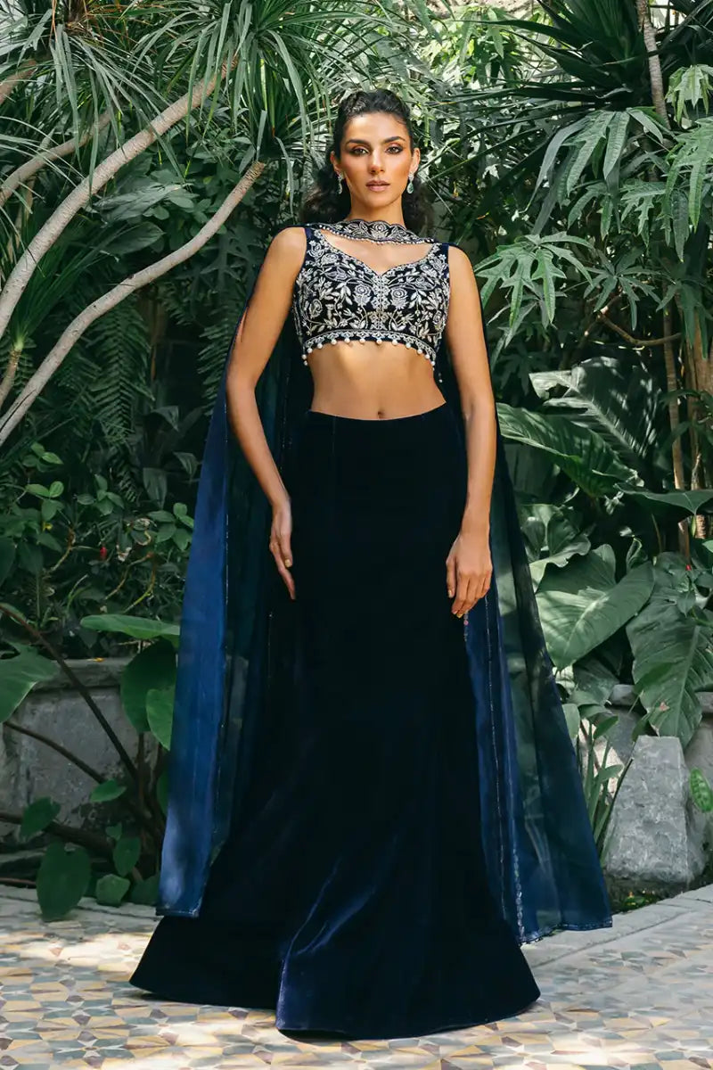 Sania Maskatiya - Zyla - Velvet, Khaddi Silk & Organza - midnight blue - Choli, Trouser, Lehnga & Dupatta - 4 Piece Trousers Evening Elegant Sania Maskatiya - Zyla - Velvet, Khaddi Silk & Organza - midnight blue - Choli, Trouser, Lehnga & Dupatta - 4 Piece Trousers Evening Elegant