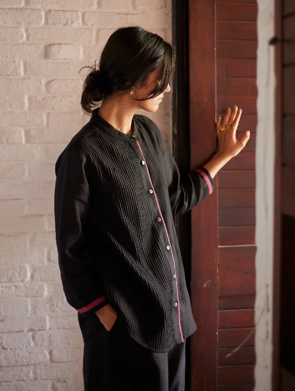 Mio Pintuck Shirt Linen - Black Fitted T-Shirt Seamless Stretchy